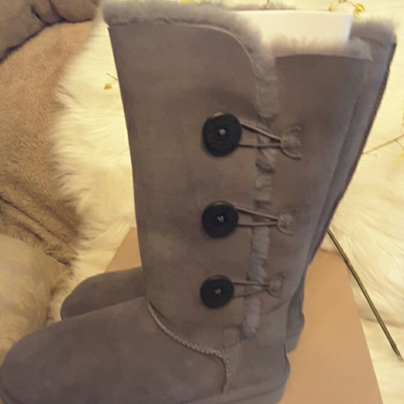 Authentic UGG Bailey Button Triplet II Boots - Like New - Picture 2 of 5